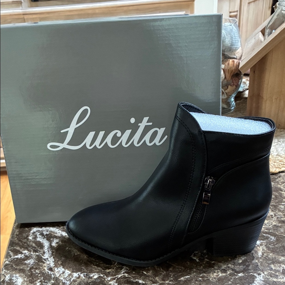 Black Ankle Boots sz 9 Lucita nib